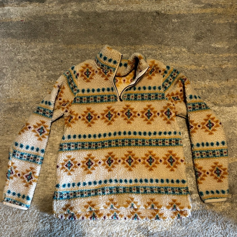 Aztec patterned pullover with pockets. Size M.